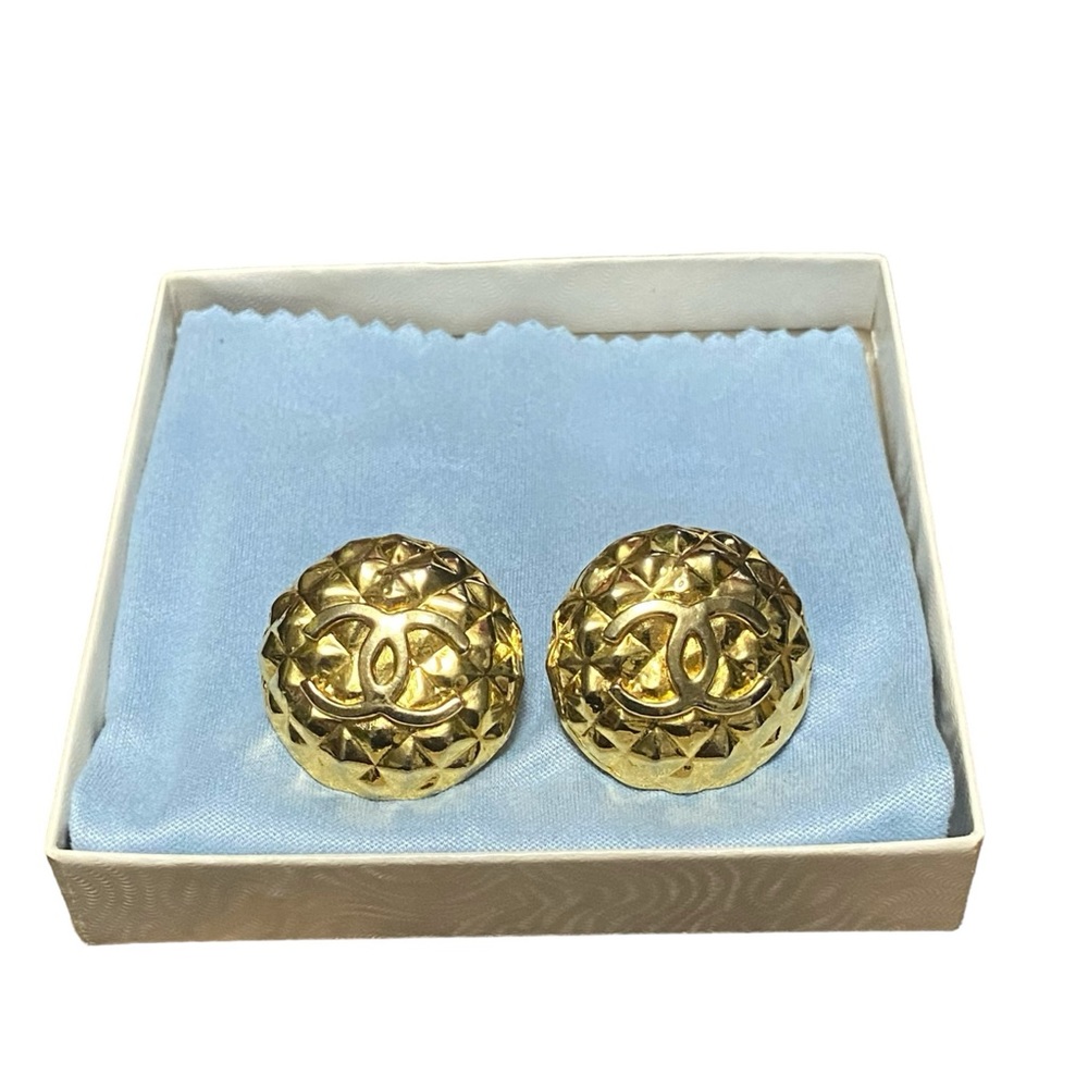 Chanel Vintage Gold CC Quilted Womens Clip On Earrings CC Logo Button Gold